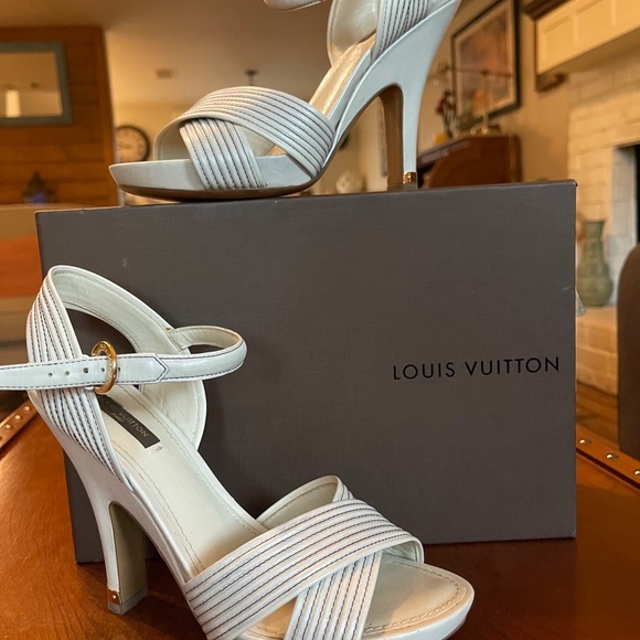 Louis Vuitton Cambronne cross sandal - EU 37 1/2 - Picture 3 of 6